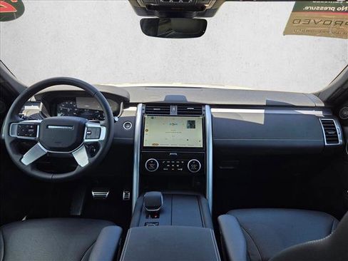 Certified 2025 Land Rover Discovery Dynamic SE AWD/4WD image 16
