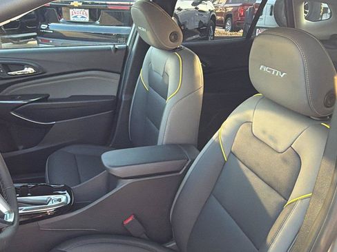 New 2026 Chevrolet Trax ACTIV w/ Sunroof Package FWD image 17