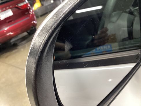 Used 2021 Jeep Cherokee Latitude FWD image 12