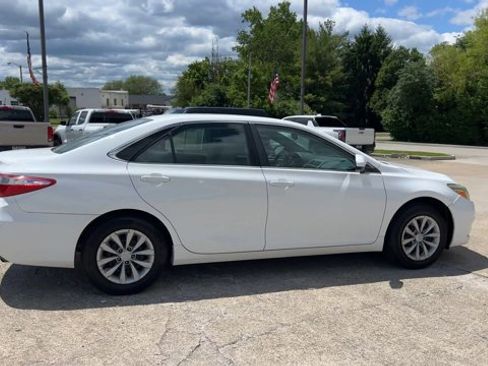 Used 2017 Toyota Camry LE FWD image 9