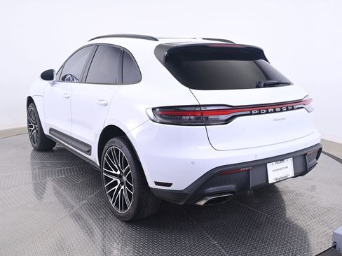 Certified 2022 Porsche Macan AWD/4WD image 3