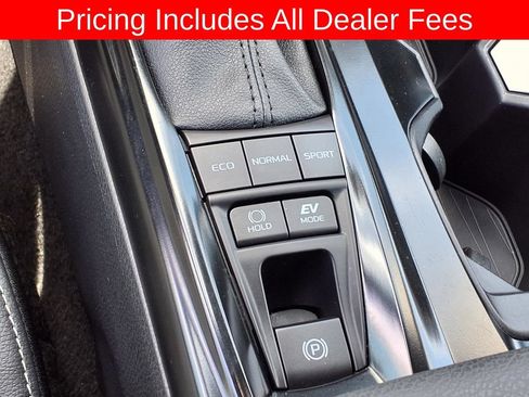Used 2025 Toyota Camry SE w/ Convenience Package FWD image 25