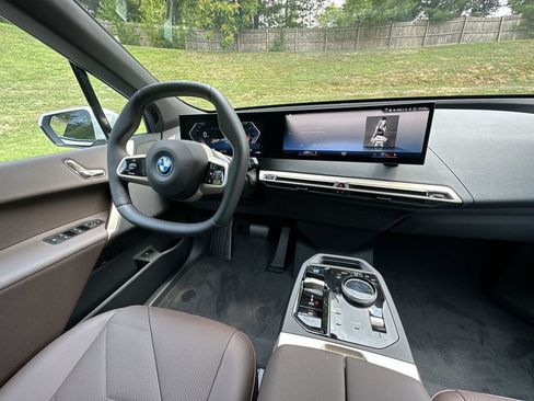 Used 2024 BMW iX xDrive50 w/ Sport Package AWD/4WD image 45