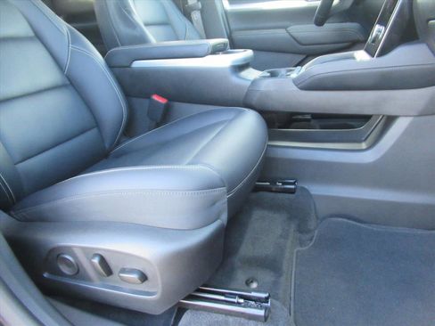 Used 2025 GMC Terrain Elevation w/ Elevation Premium Package image 11