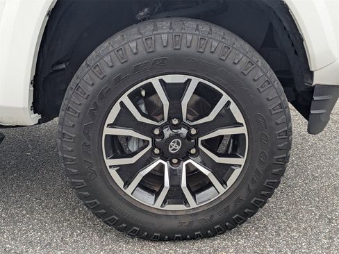 Used 2020 Toyota Tacoma TRD Sport w/ Phone Cable & Charge Package image 12