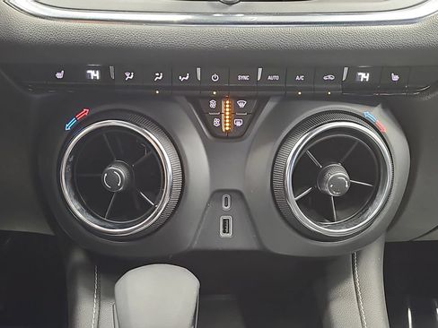 Used 2025 Chevrolet Blazer LT FWD image 23