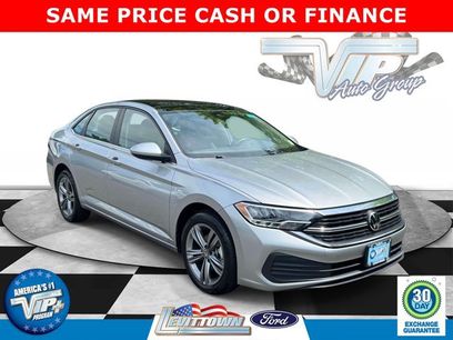 Used 2023 Volkswagen Jetta SE w/ Panoramic Sunroof Package