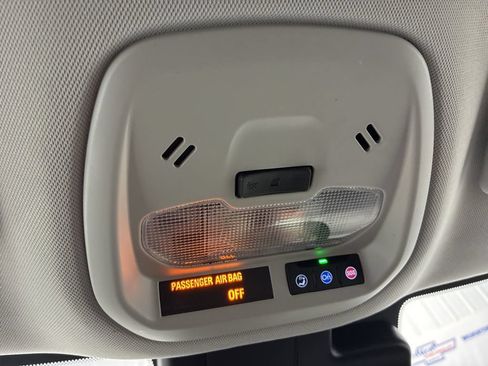Used 2025 Chevrolet Trax LT FWD image 28
