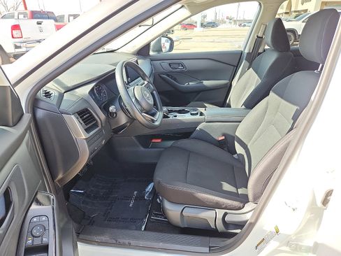 Used 2024 Nissan Rogue S image 11