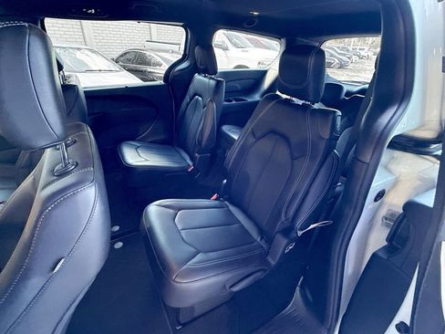 Used 2026 Chrysler Pacifica Select image 27