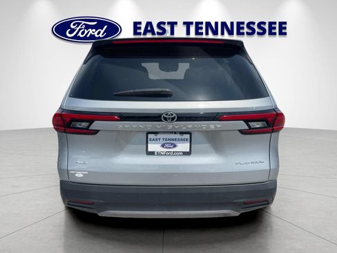 Used 2024 Toyota Grand Highlander AWD image 4