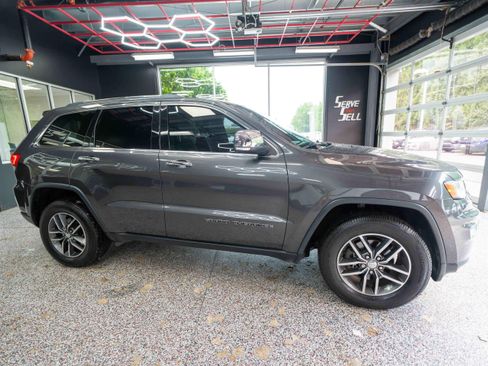 Used 2017 Jeep Grand Cherokee Limited AWD/4WD image 5