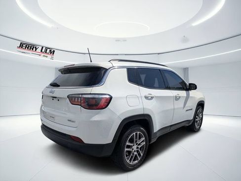 Used 2017 Jeep Compass Latitude w/ Popular Equipment Group FWD image 3