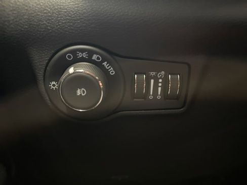 New 2025 Jeep Compass Latitude w/ Sun & Sound Group image 22