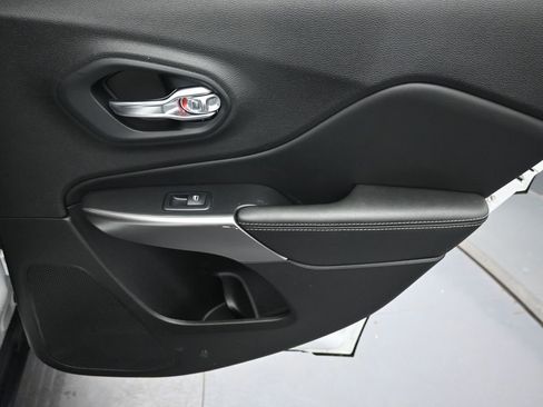 Used 2022 Jeep Cherokee Limited image 26