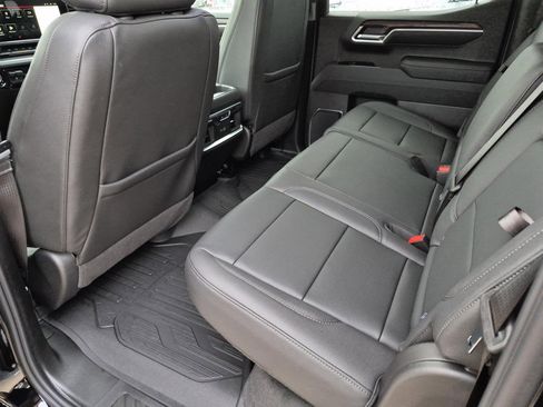 New 2026 GMC Sierra 1500 SLT image 10