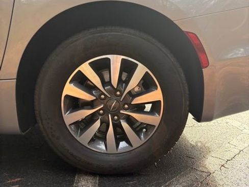 Used 2021 Chrysler Pacifica Touring-L image 19