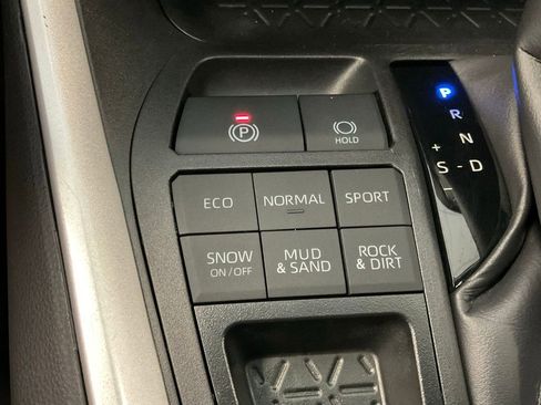 Used 2025 Toyota RAV4 LE AWD/4WD image 18
