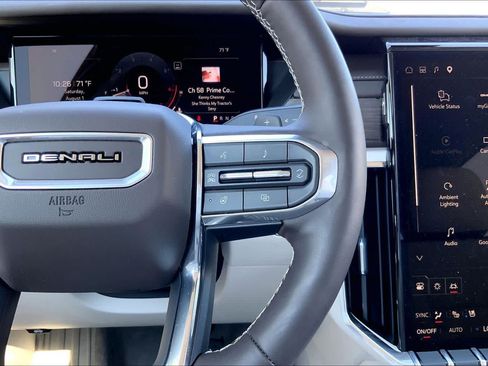 Used 2026 GMC Acadia Denali w/ Super Cruise Package FWD image 25
