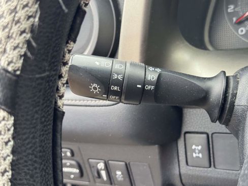 Used 2013 Toyota RAV4 XLE AWD/4WD image 19