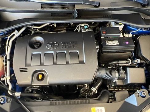 Used 2019 Toyota C-HR XLE FWD image 27