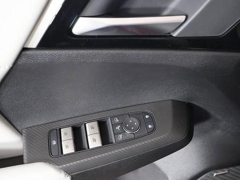 New 2025 Mitsubishi Outlander SE image 37