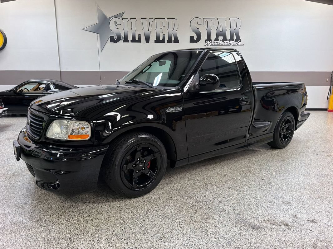 Used 2003 Ford F150 Lightning RWD image 1