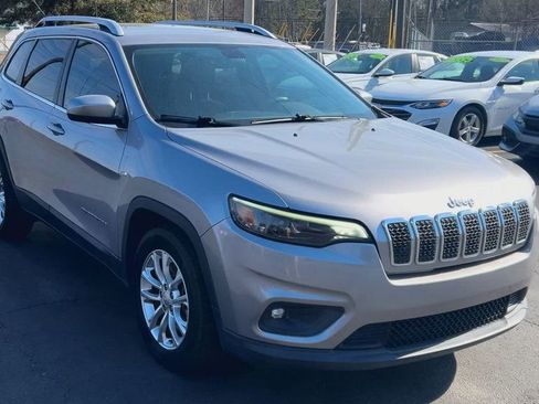 Used 2019 Jeep Cherokee Latitude w/ Popular Appearance Group image 2