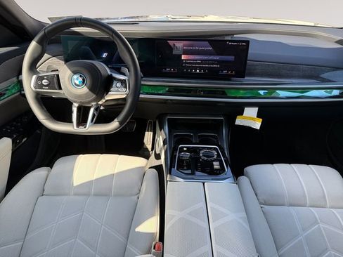 Certified 2026 BMW 750e xDrive AWD/4WD image 10