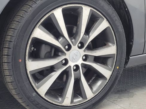 Used 2018 Hyundai Elantra GT image 31