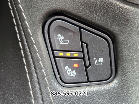 Used 2018 GMC Yukon XL SLT image 27