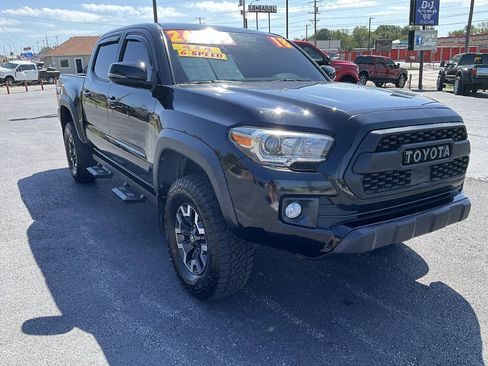 Used 2018 Toyota Tacoma TRD Off-Road AWD/4WD image 7
