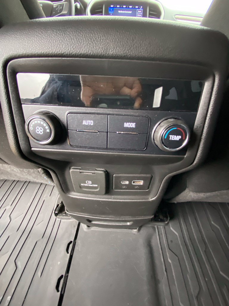 Used 2022 GMC Acadia SLE w/ Driver Convenience Package FWD image 21