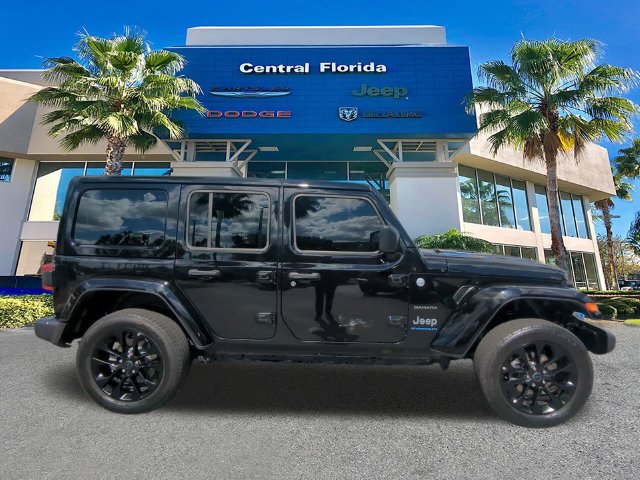 Used 2024 Jeep Wrangler Unlimited Sahara w/ Technology Group AWD/4WD image 4
