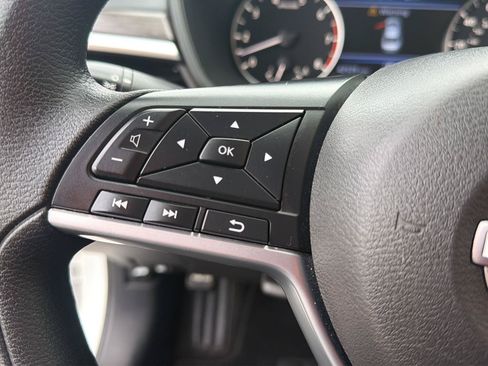 Used 2025 Nissan Altima 2.5 SV FWD image 18