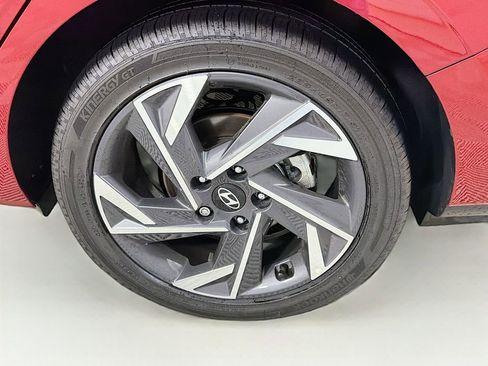 Used 2025 Hyundai Elantra SEL FWD image 34