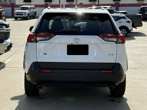 Used 2025 Toyota RAV4 XLE FWD image 5