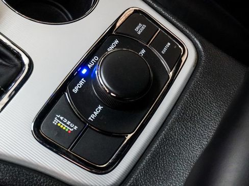 Used 2018 Jeep Grand Cherokee Trackhawk AWD/4WD image 25