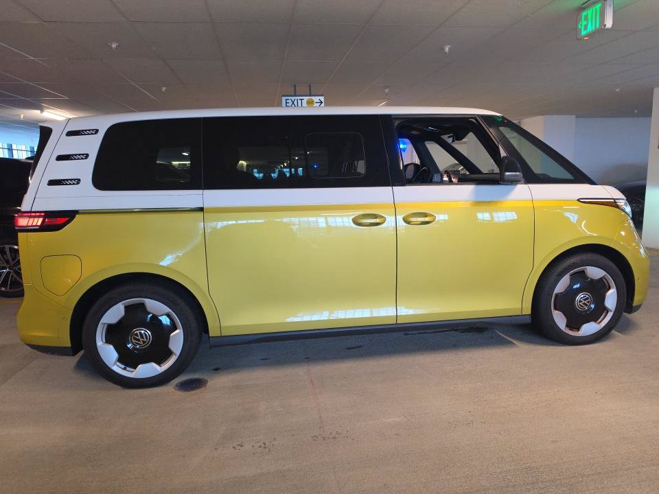 Used 2025 Volkswagen ID. Buzz Pro S Plus AWD/4WD image 12