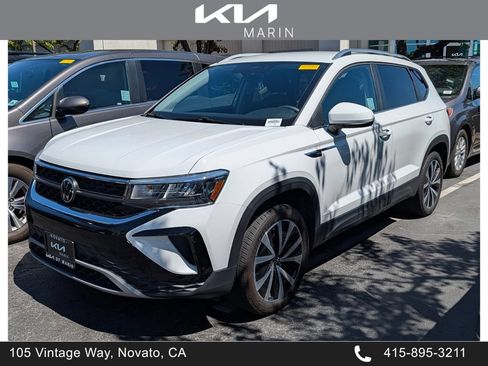 Used 2024 Volkswagen Taos SE FWD image 1