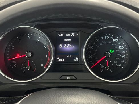 Used 2018 Volkswagen Tiguan SEL FWD image 19