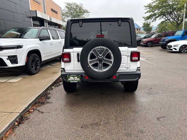 Used 2022 Jeep Wrangler Unlimited Sahara w/ Cold Weather Group AWD/4WD image 13