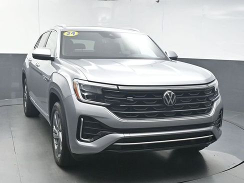 Used 2024 Volkswagen Atlas Cross Sport SEL R-Line AWD/4WD image 3