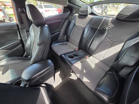 Used 2013 Hyundai Veloster w/ Tech Pkg FWD image 11