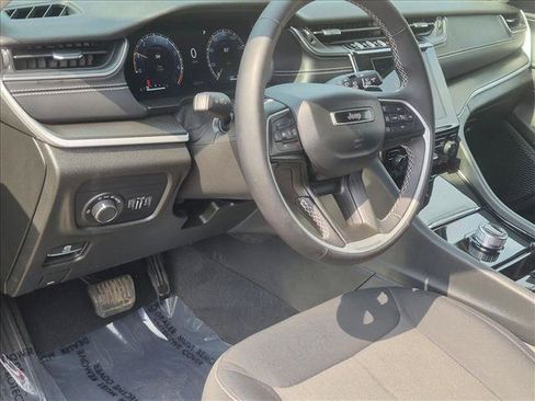 Used 2023 Jeep Grand Cherokee L Laredo AWD/4WD image 12