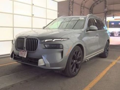 Used 2025 BMW X7 xDrive40i AWD/4WD image 1