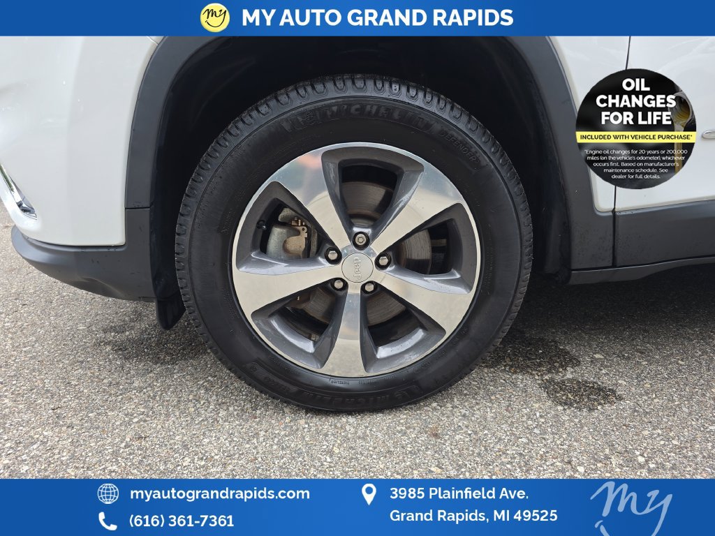 Used 2019 Jeep Cherokee Limited AWD/4WD image 29