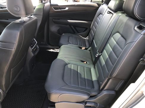 Used 2024 Volkswagen Atlas SEL AWD/4WD image 22