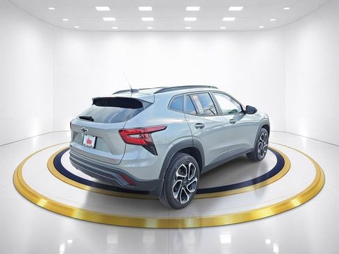 Used 2025 Chevrolet Trax RS w/ Driver Confidence Package image 6