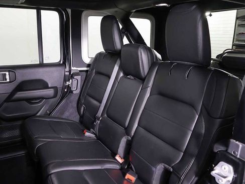 Used 2021 Jeep Wrangler Unlimited Sahara image 23